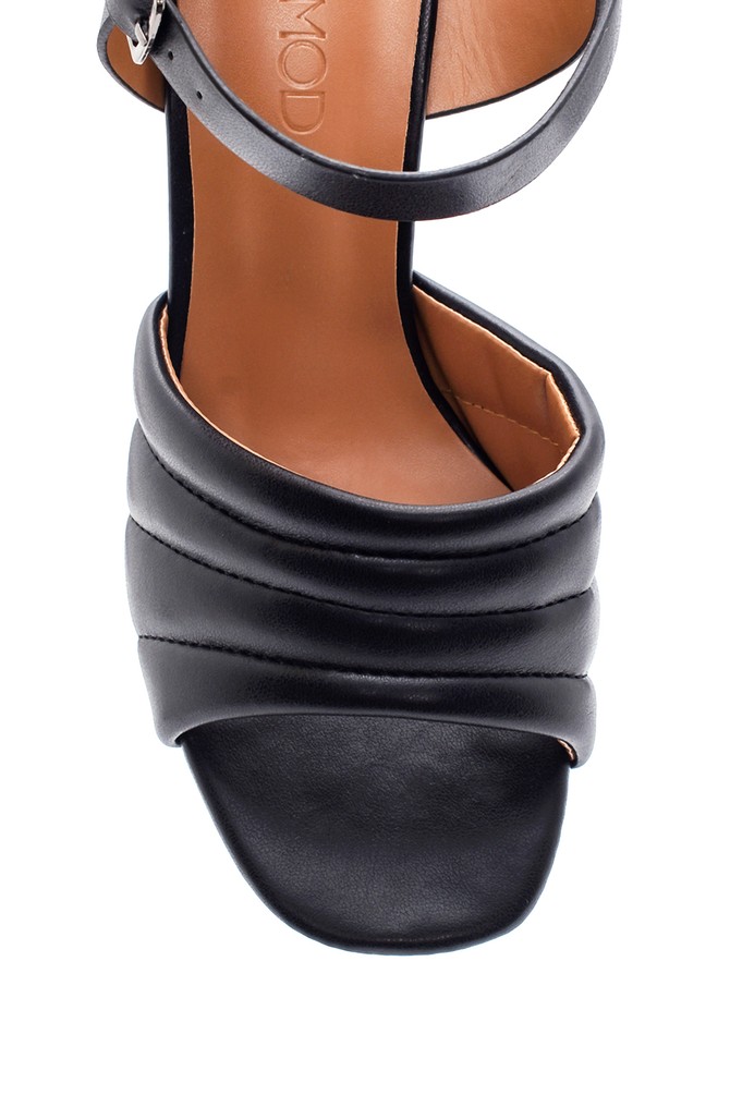 5638380635 Kadın Metal Detaylı Topuklu Sandalet